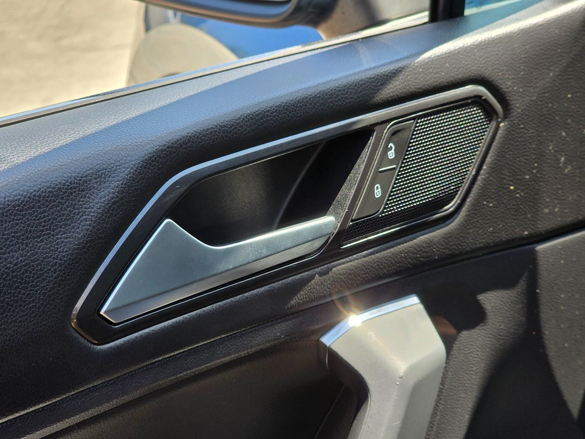 2018 Volkswagen Tiguan SE photo 31