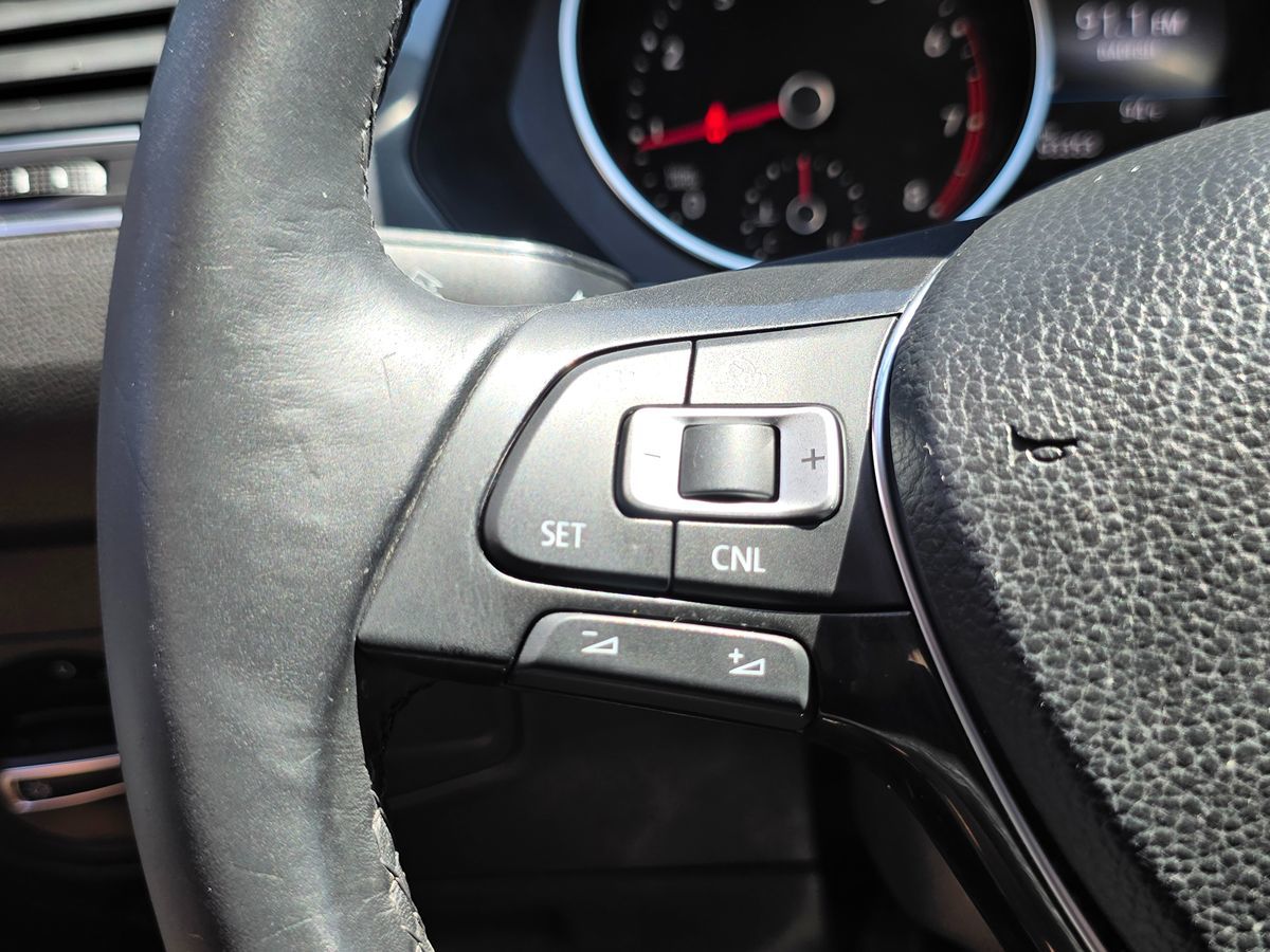 2018 Volkswagen Tiguan SE photo 33