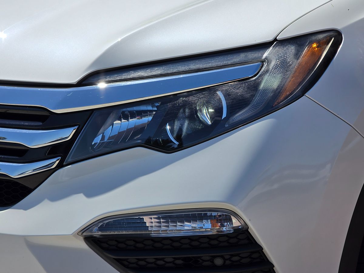 2017 Honda Pilot Elite photo 8