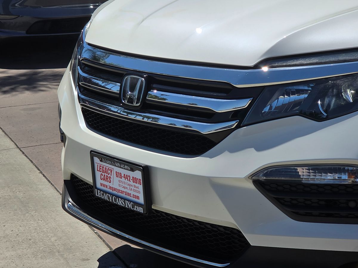 2017 Honda Pilot Elite photo 9