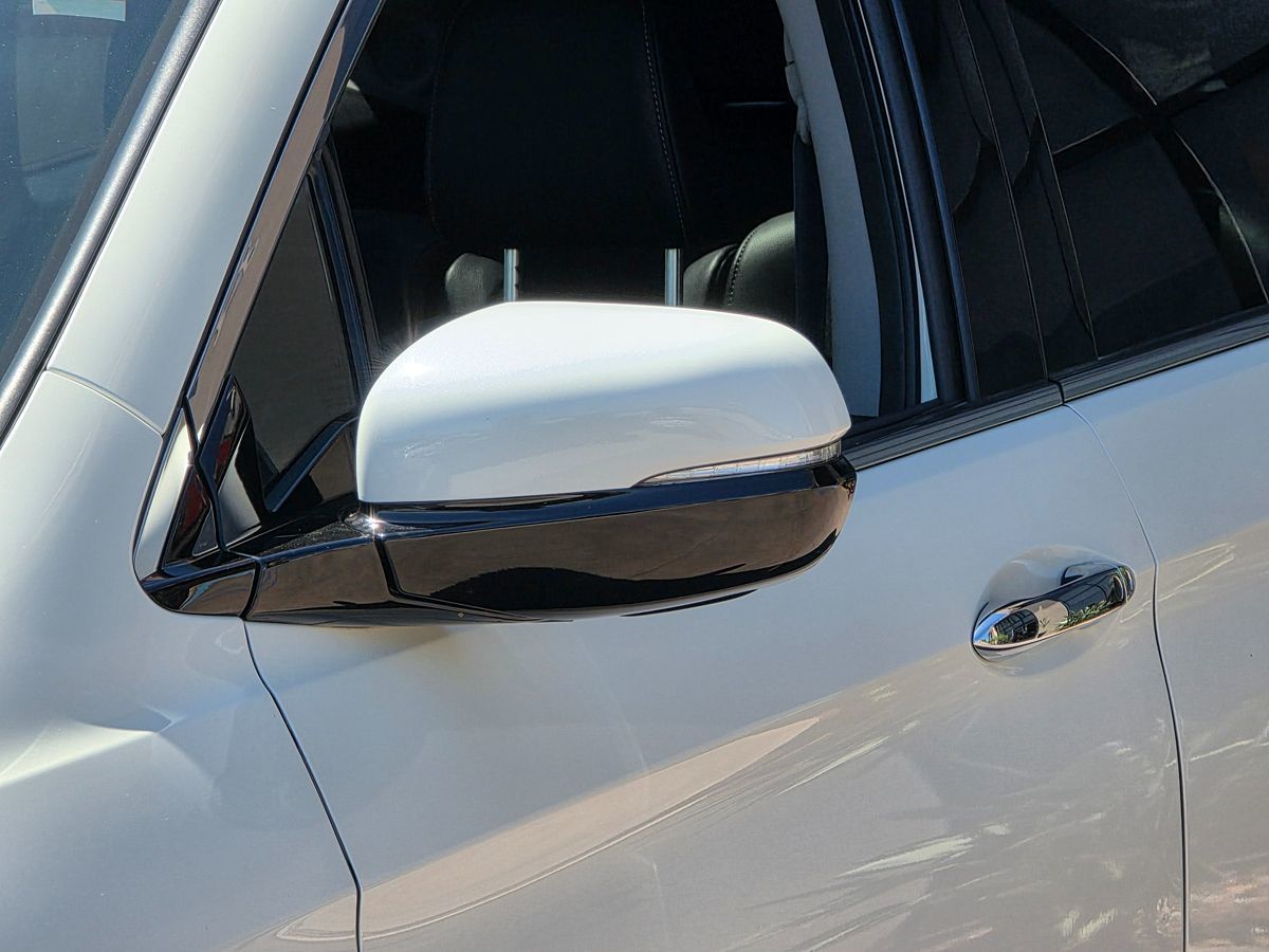 2017 Honda Pilot Elite photo 10