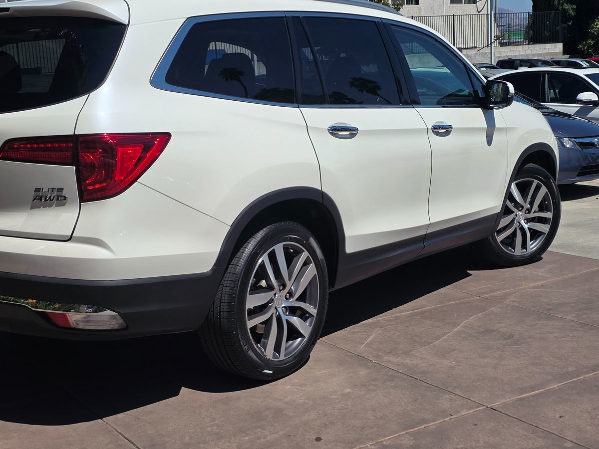 2017 Honda Pilot Elite photo 13