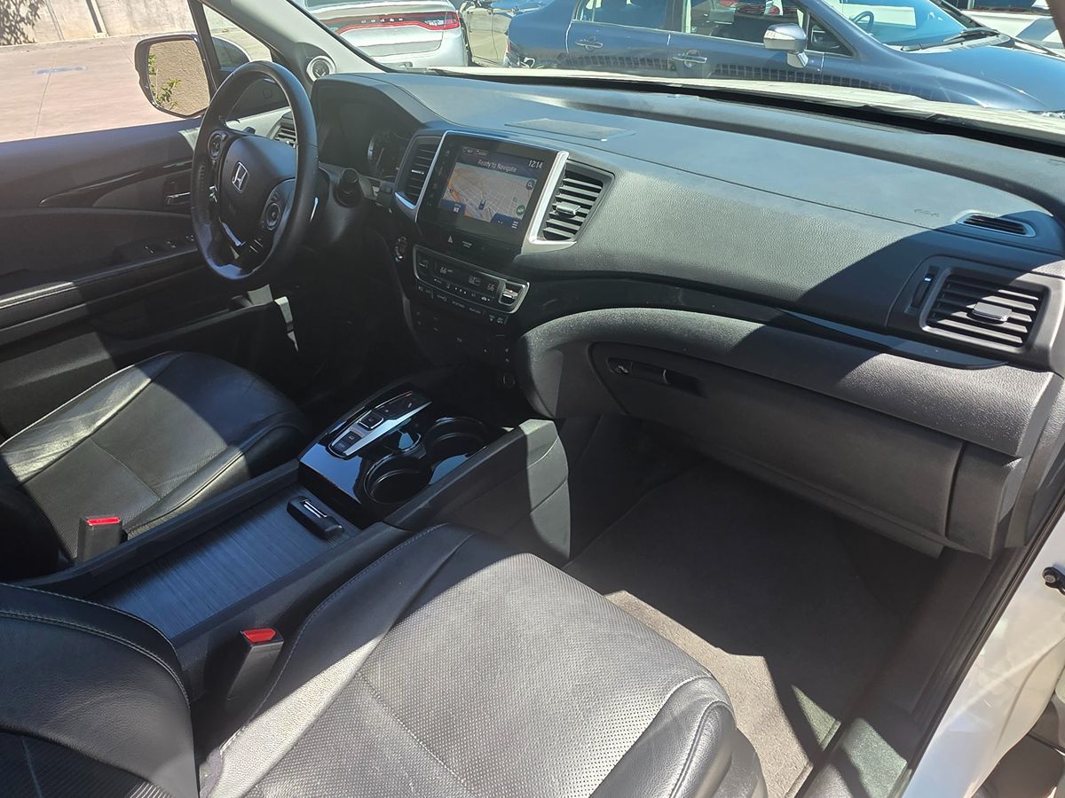 2017 Honda Pilot Elite photo 16