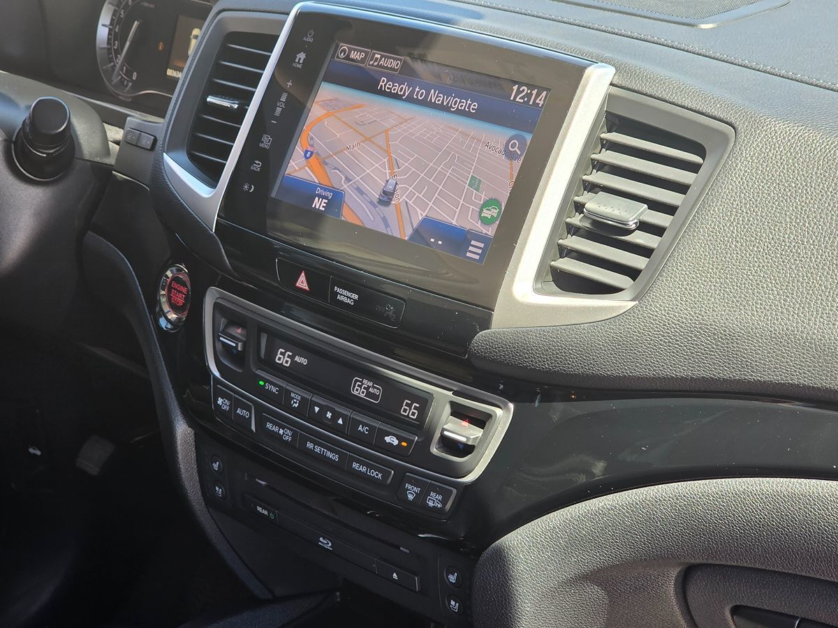2017 Honda Pilot Elite photo 17