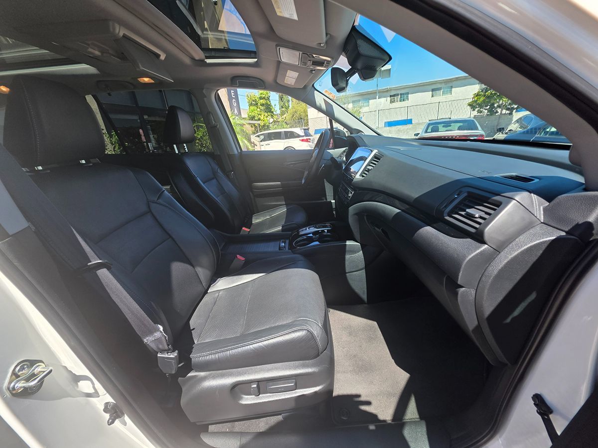 2017 Honda Pilot Elite photo 19
