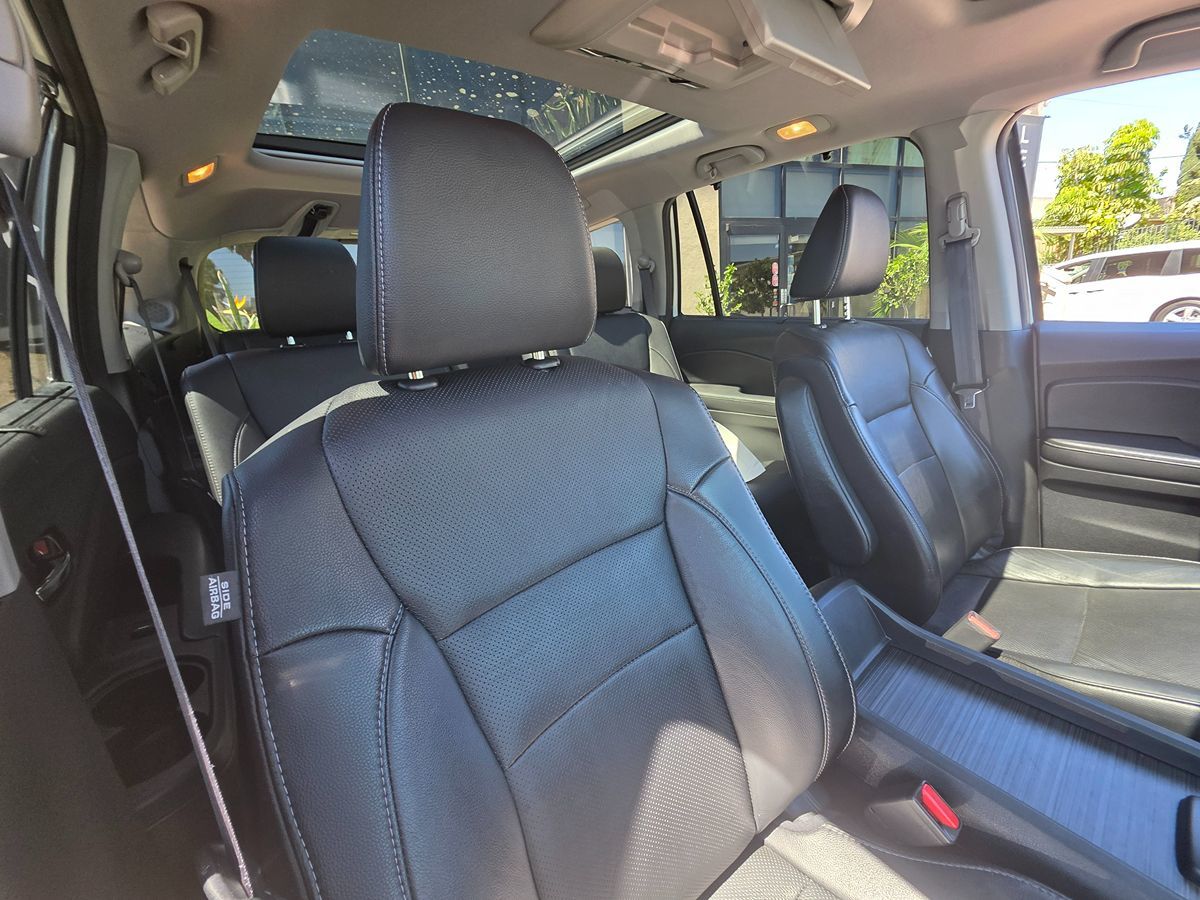 2017 Honda Pilot Elite photo 20