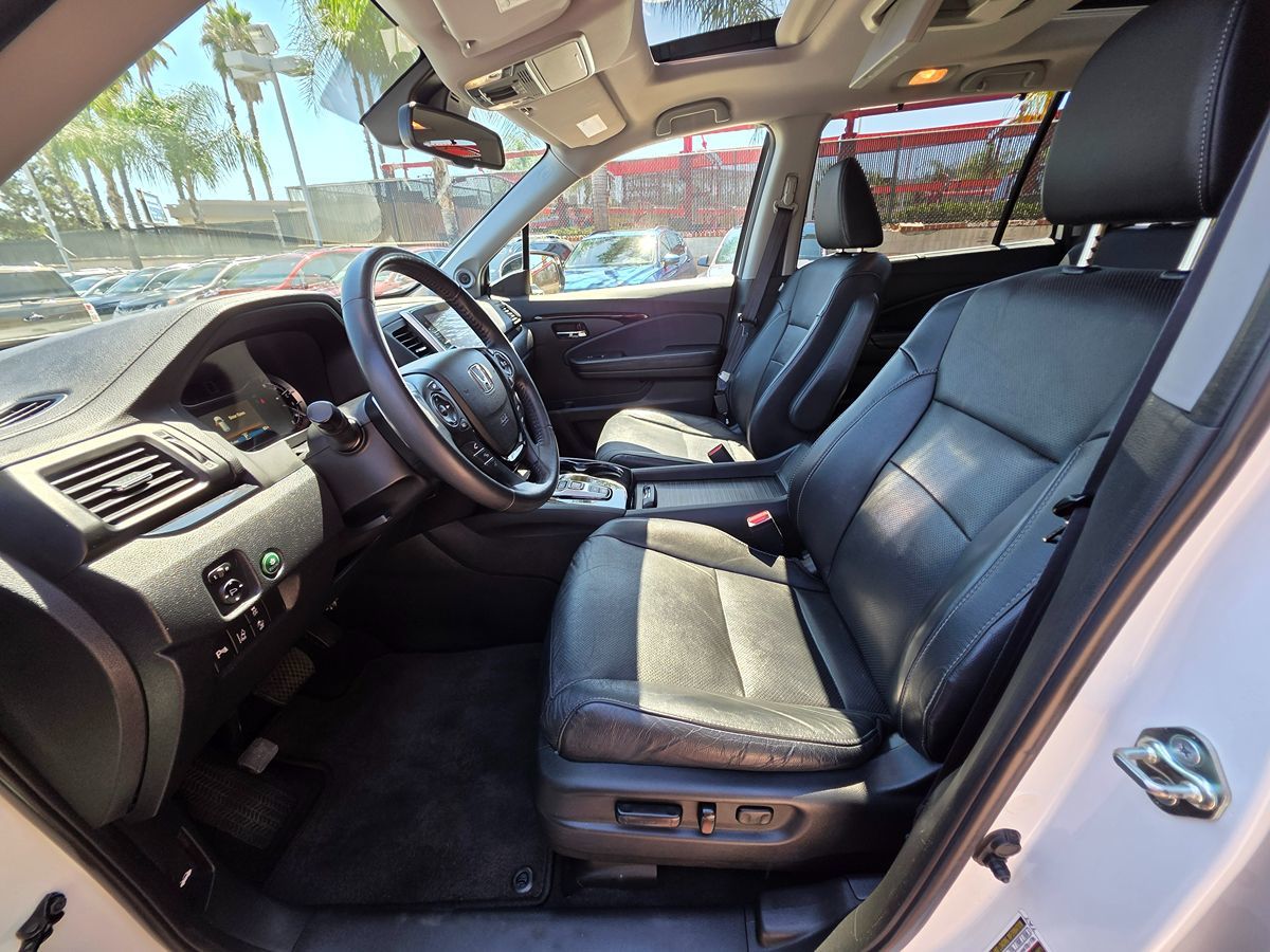 2017 Honda Pilot Elite photo 26