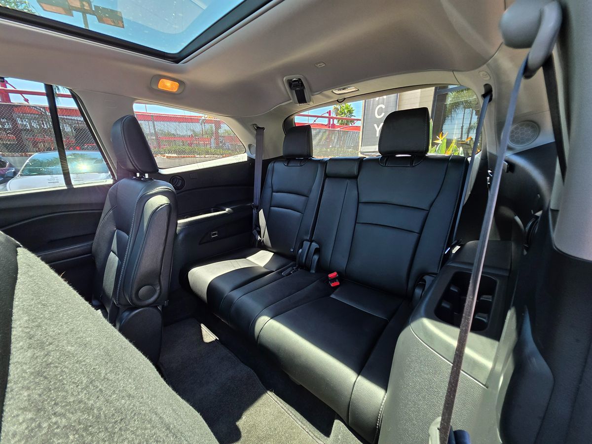 2017 Honda Pilot Elite photo 28
