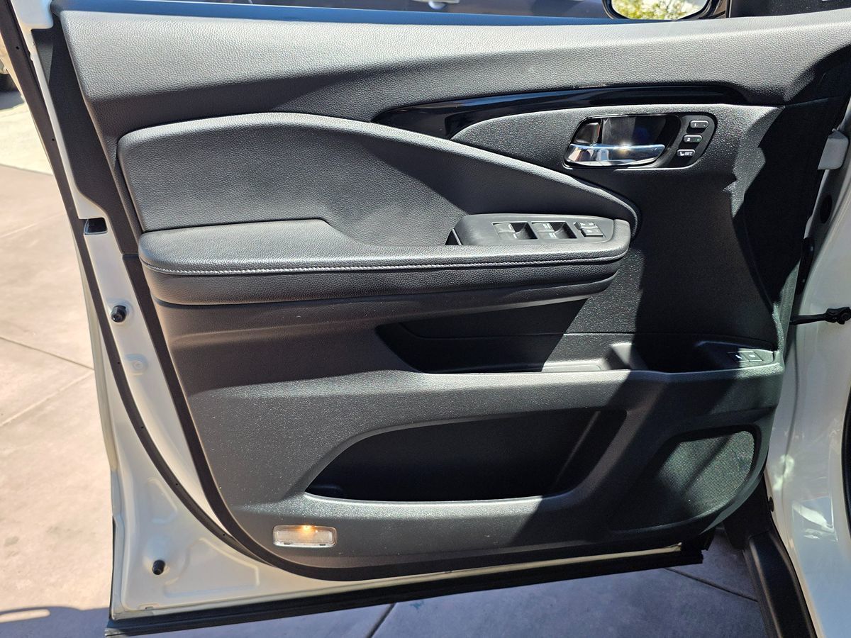 2017 Honda Pilot Elite photo 36