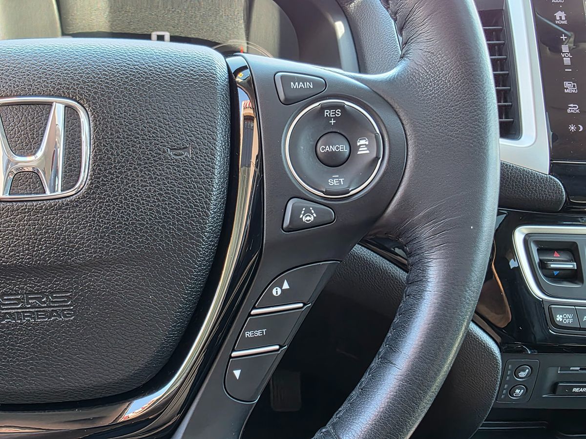 2017 Honda Pilot Elite photo 42
