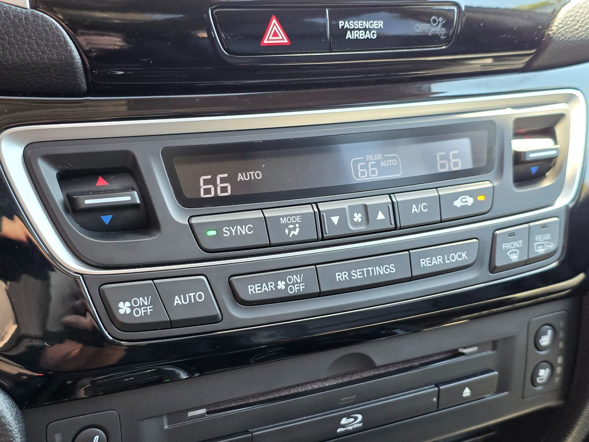 2017 Honda Pilot Elite photo 45