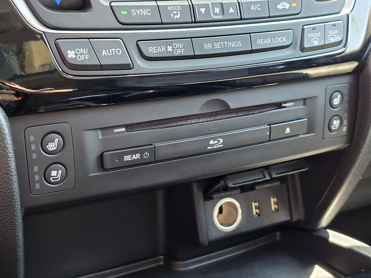 2017 Honda Pilot Elite photo 46