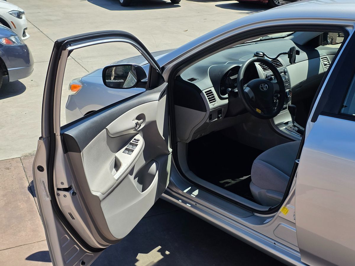 2011 Toyota Corolla LE photo 44