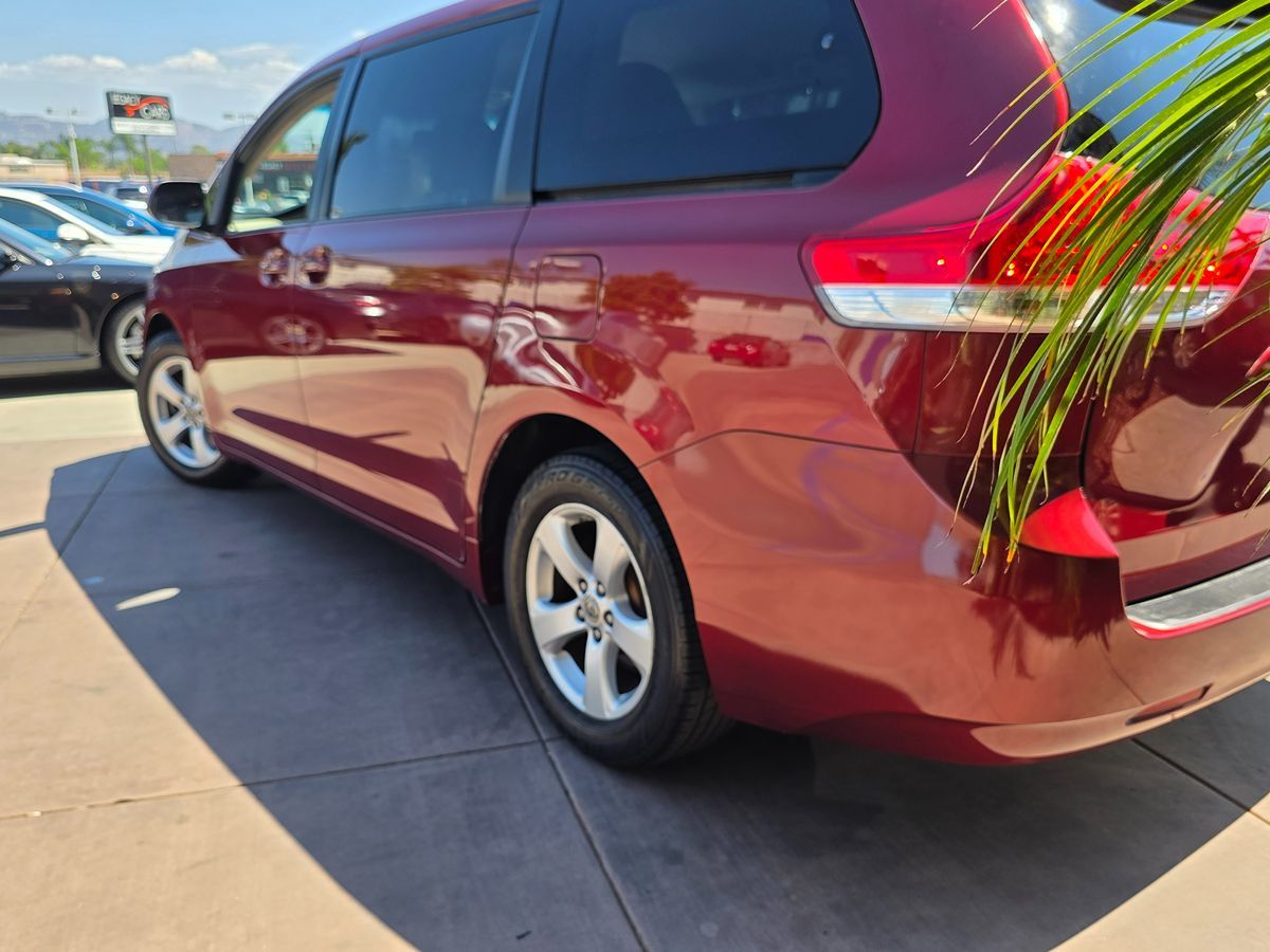 2012 Toyota Sienna LE photo 10