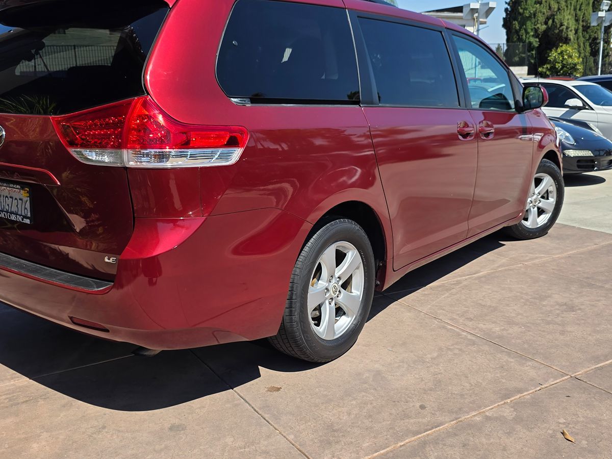 2012 Toyota Sienna LE photo 12