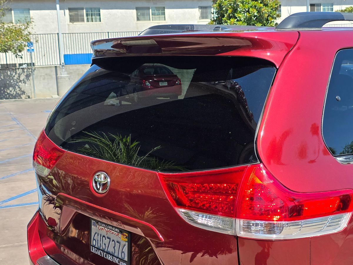 2012 Toyota Sienna LE photo 13