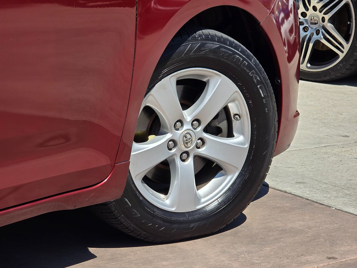 2012 Toyota Sienna LE photo 14