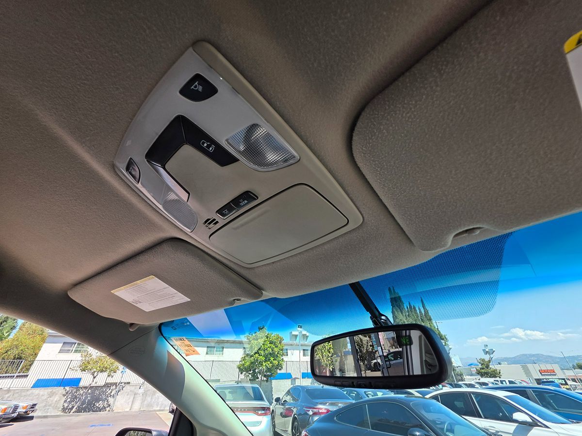 2012 Toyota Sienna LE photo 18