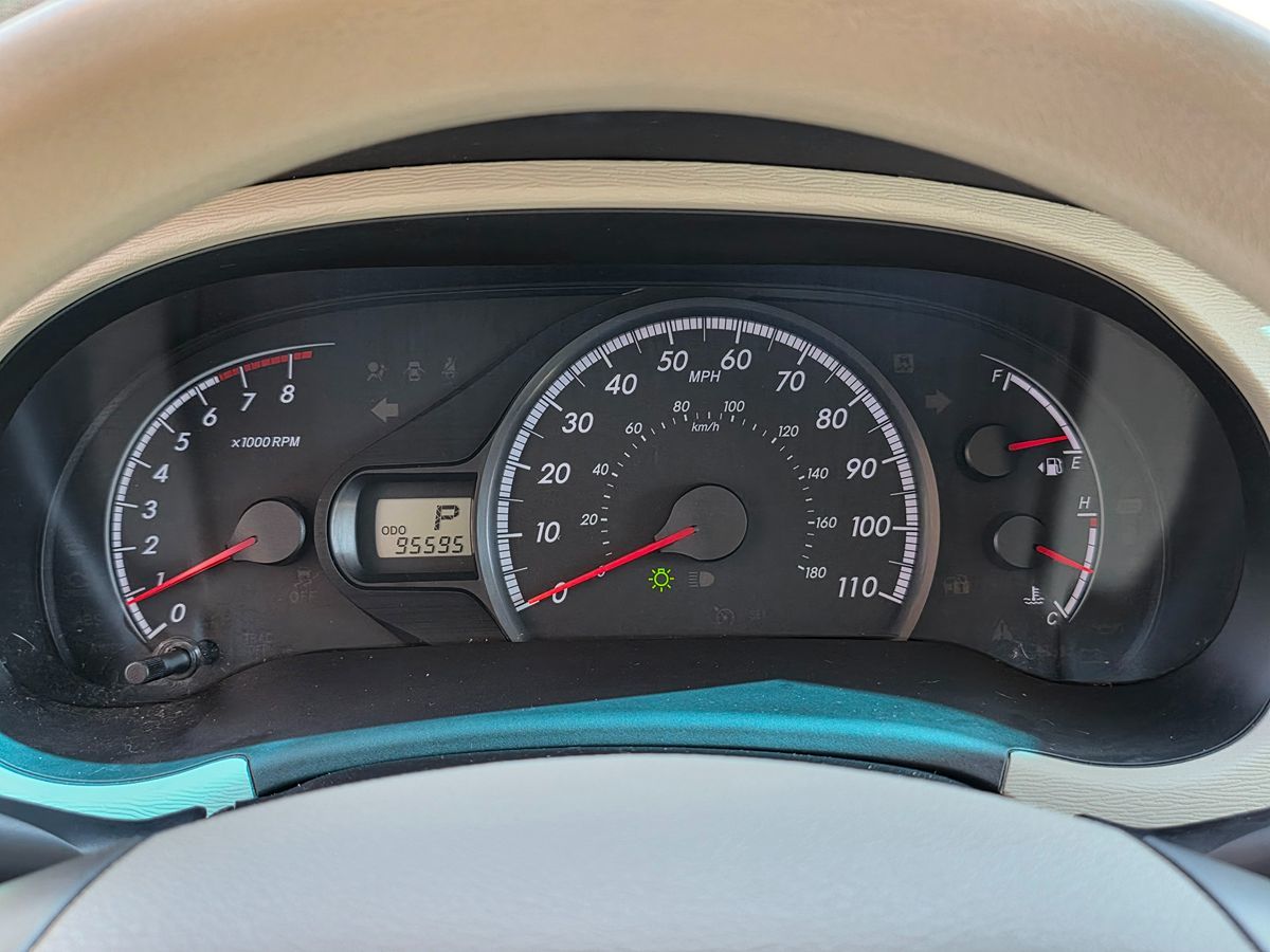 2012 Toyota Sienna LE photo 32