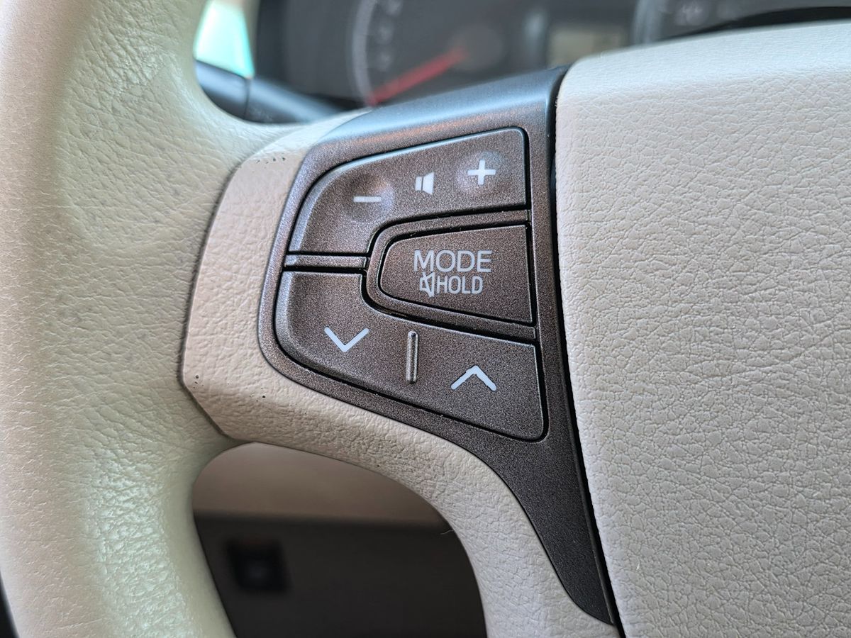 2012 Toyota Sienna LE photo 33