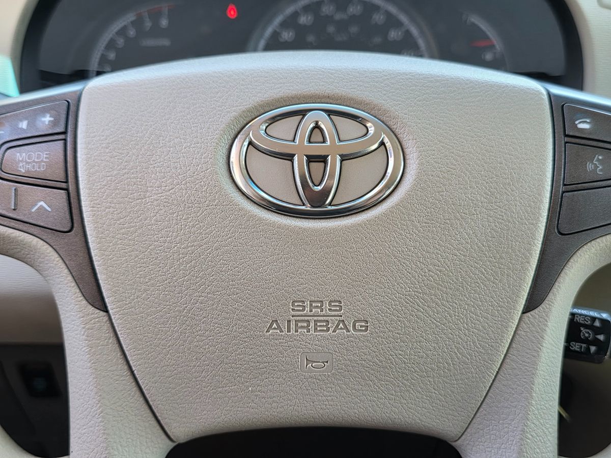 2012 Toyota Sienna LE photo 34