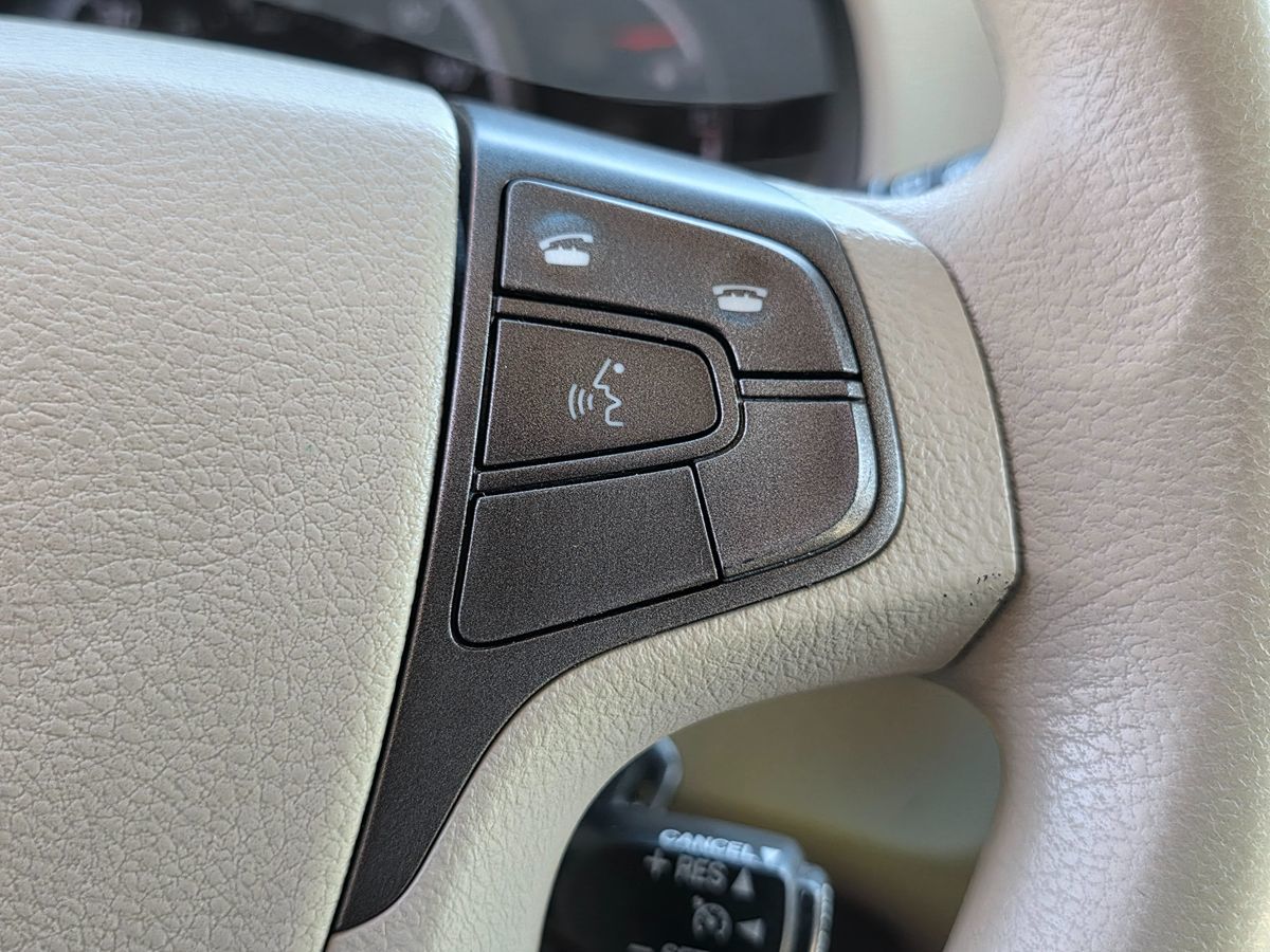2012 Toyota Sienna LE photo 35