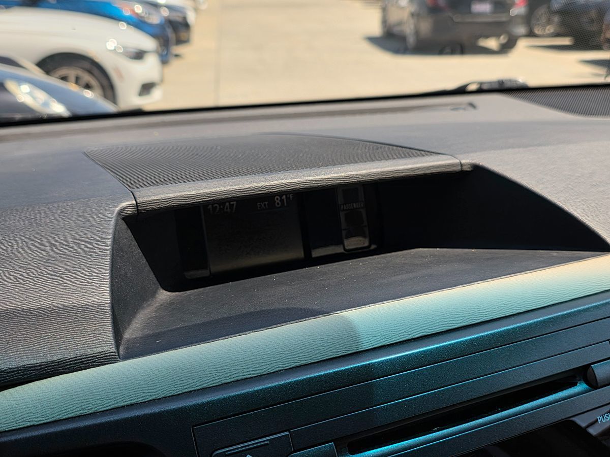 2012 Toyota Sienna LE photo 36