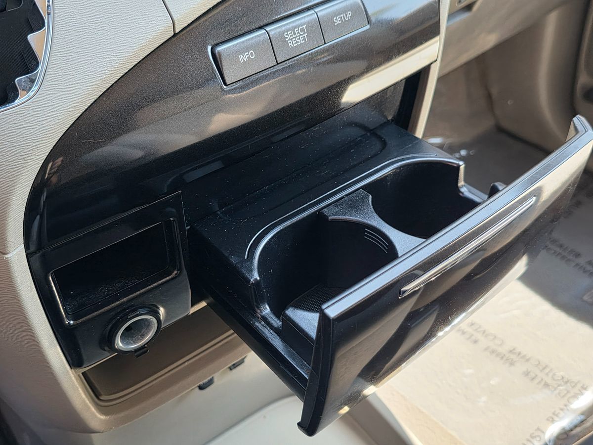 2012 Toyota Sienna LE photo 42