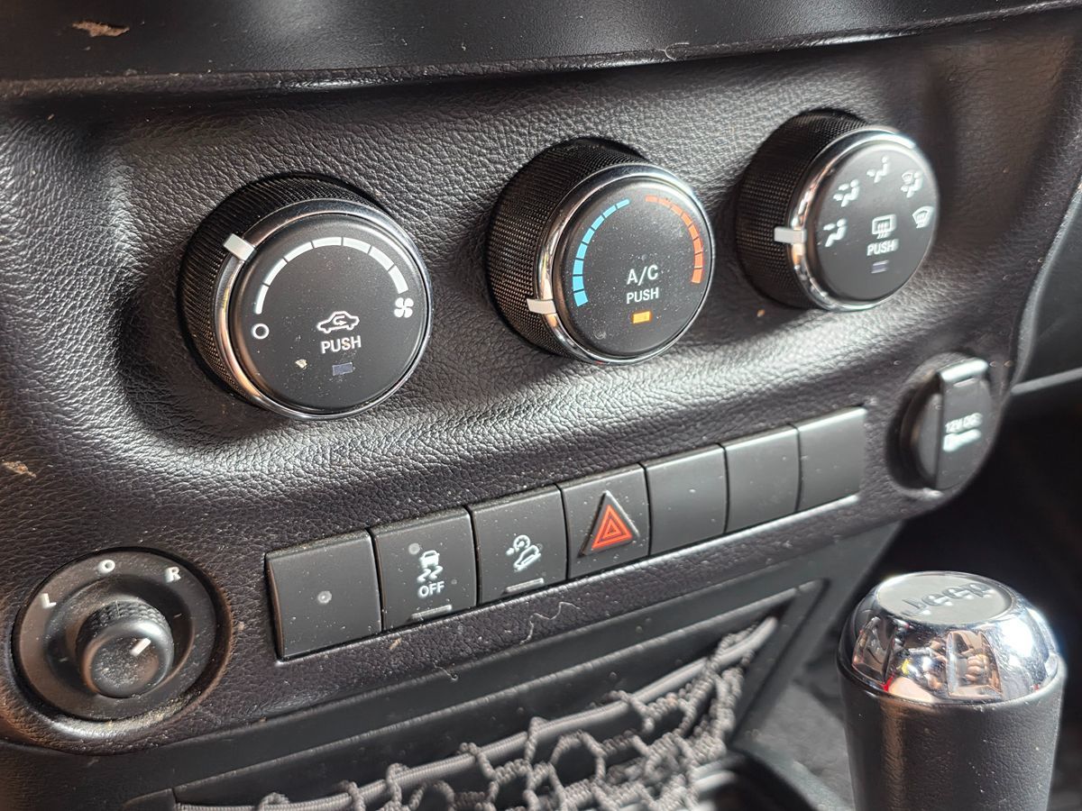 2018 Jeep Wrangler Unlimited Sport S photo 41