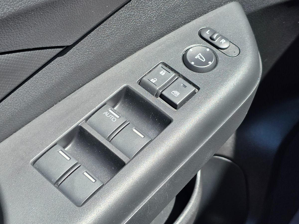 2015 Honda CR-V LX photo 31