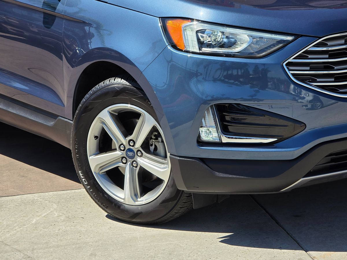2019 Ford Edge SEL photo 4