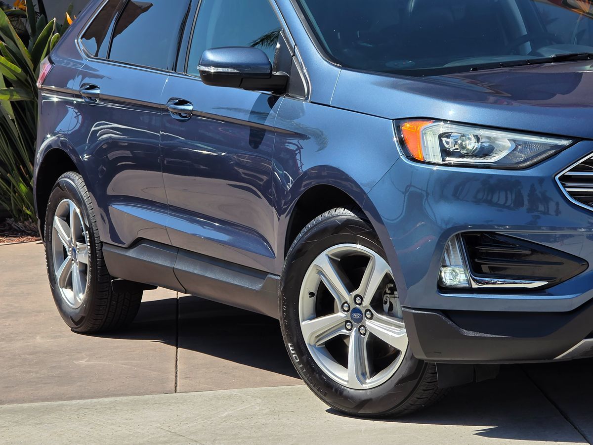 2019 Ford Edge SEL photo 3