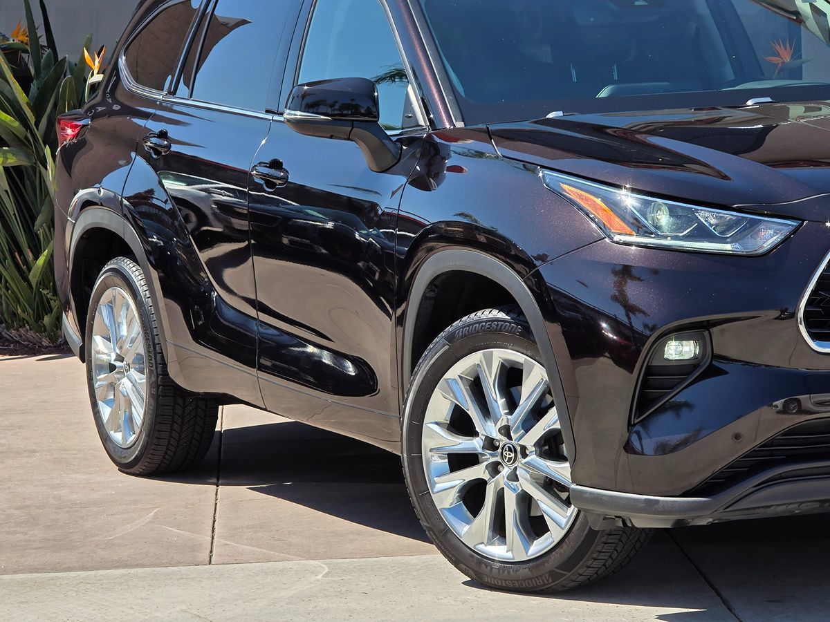 2022 Toyota Highlander Limited photo 3