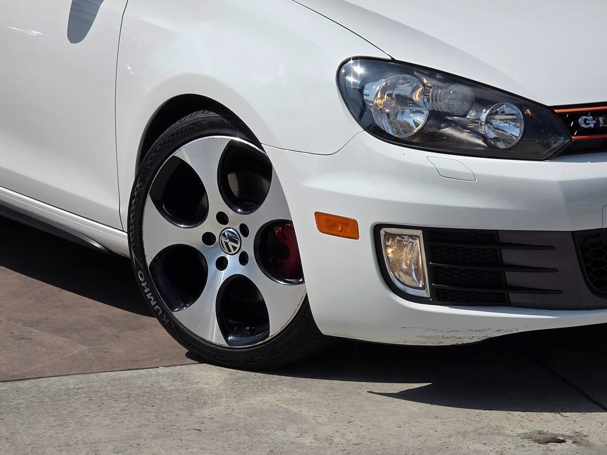 2013 Volkswagen Golf GTI Wolfsburg Edition photo 2