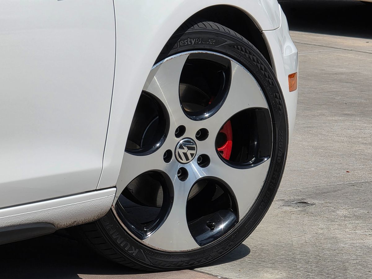 2013 Volkswagen Golf GTI Wolfsburg Edition photo 11