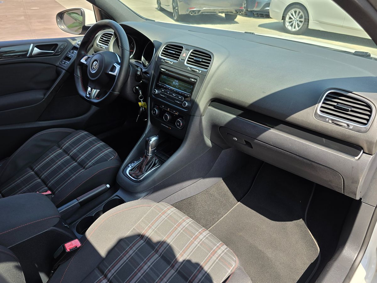 2013 Volkswagen Golf GTI Wolfsburg Edition photo 13