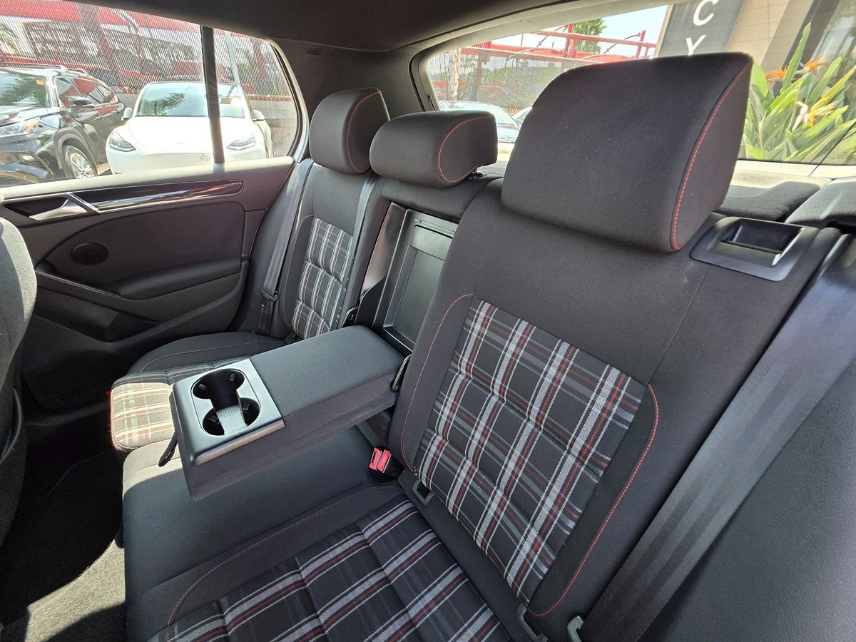 2013 Volkswagen Golf GTI Wolfsburg Edition photo 23