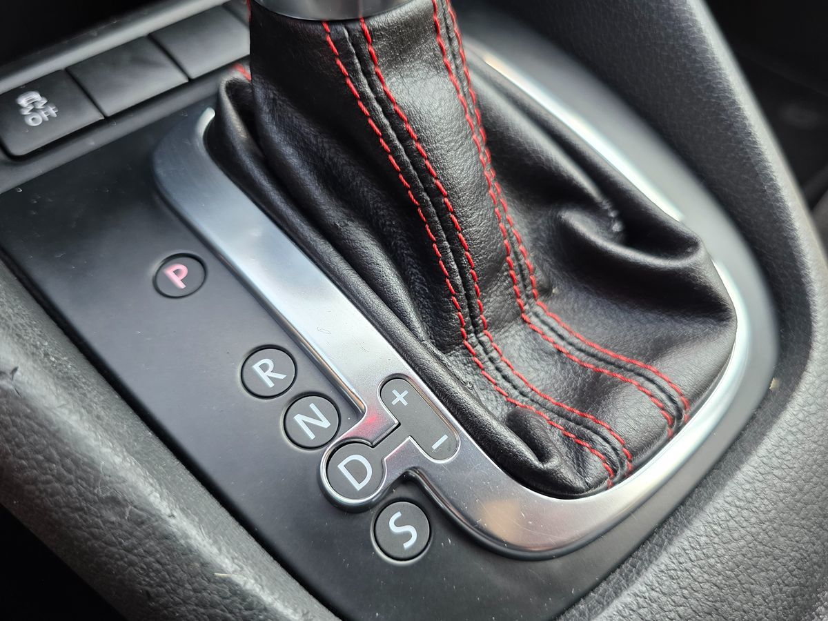 2013 Volkswagen Golf GTI Wolfsburg Edition photo 35