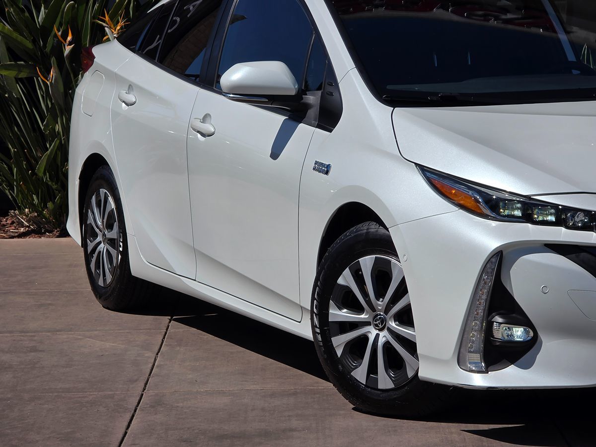 2021 Toyota Prius Prime Limited photo 4