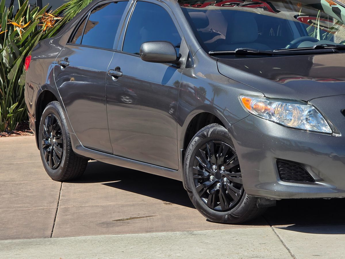 2010 Toyota Corolla LE photo 2
