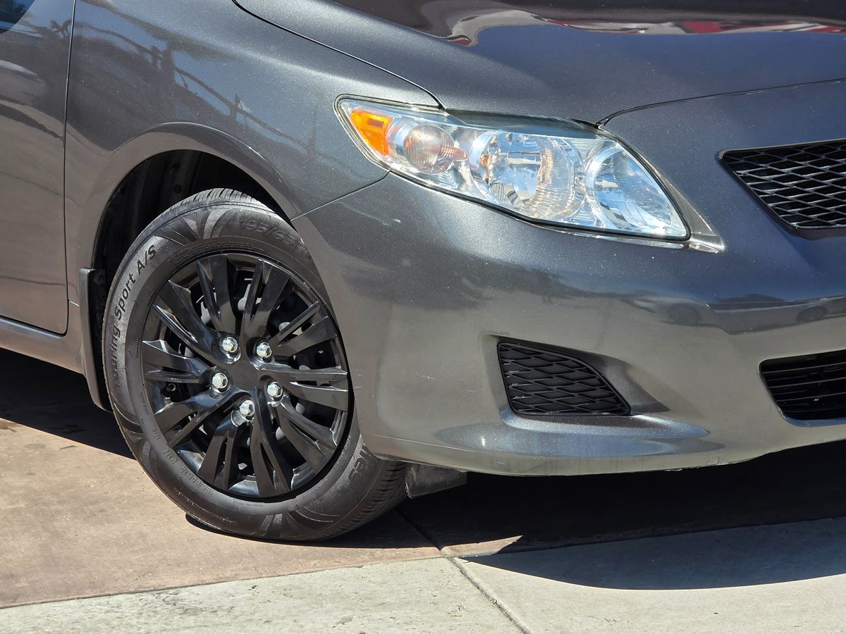 2010 Toyota Corolla LE photo 3