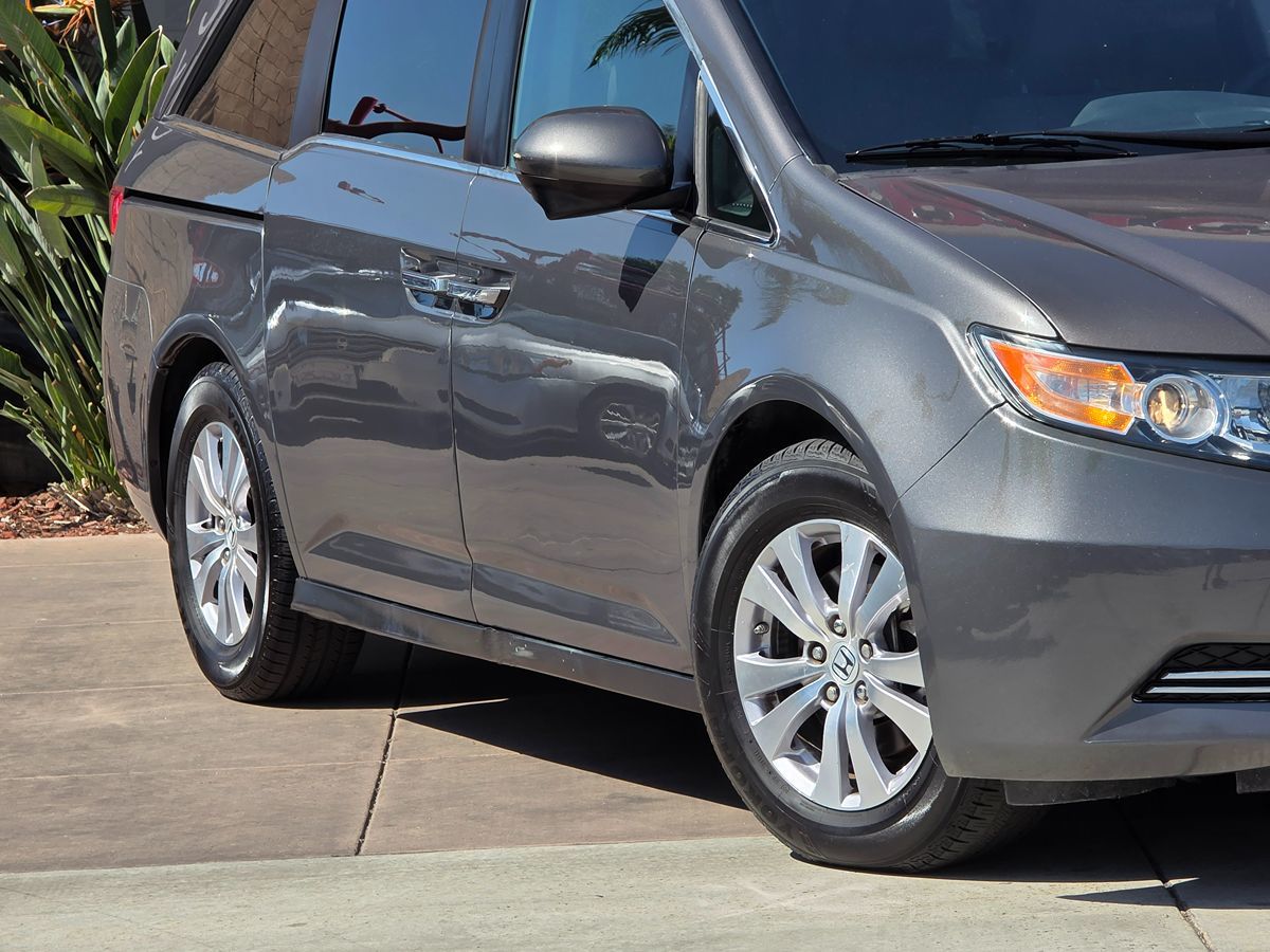 2016 Honda Odyssey SE photo 3