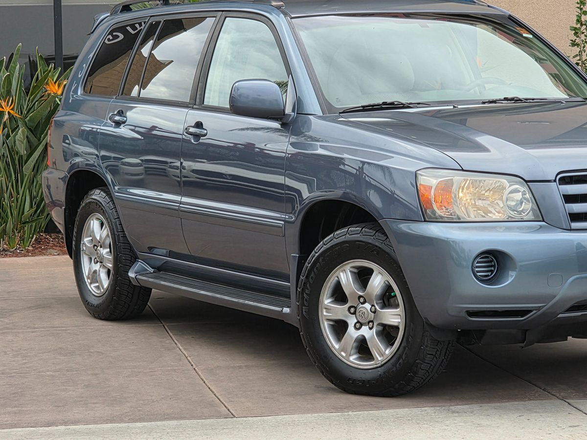 2004 Toyota Highlander photo 3