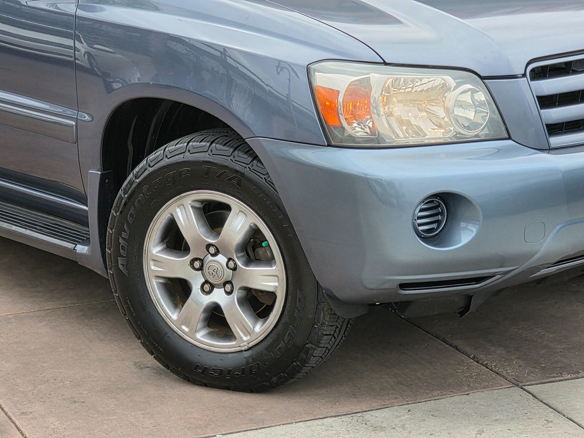 2004 Toyota Highlander photo 4