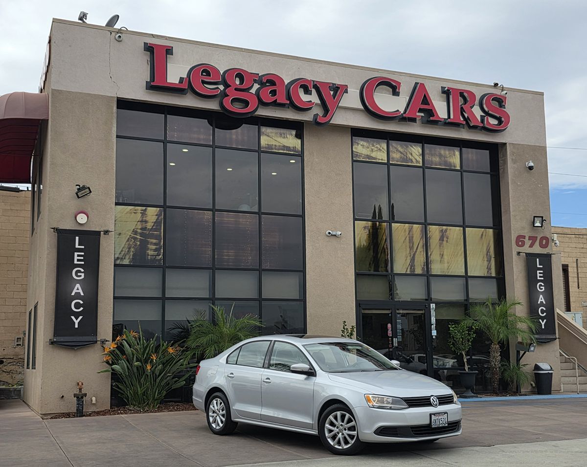 2011 Volkswagen Jetta SE photo 2