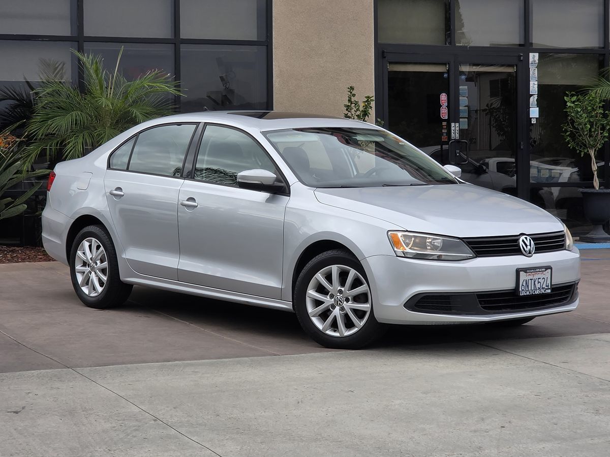 2011 Volkswagen Jetta SE photo 3
