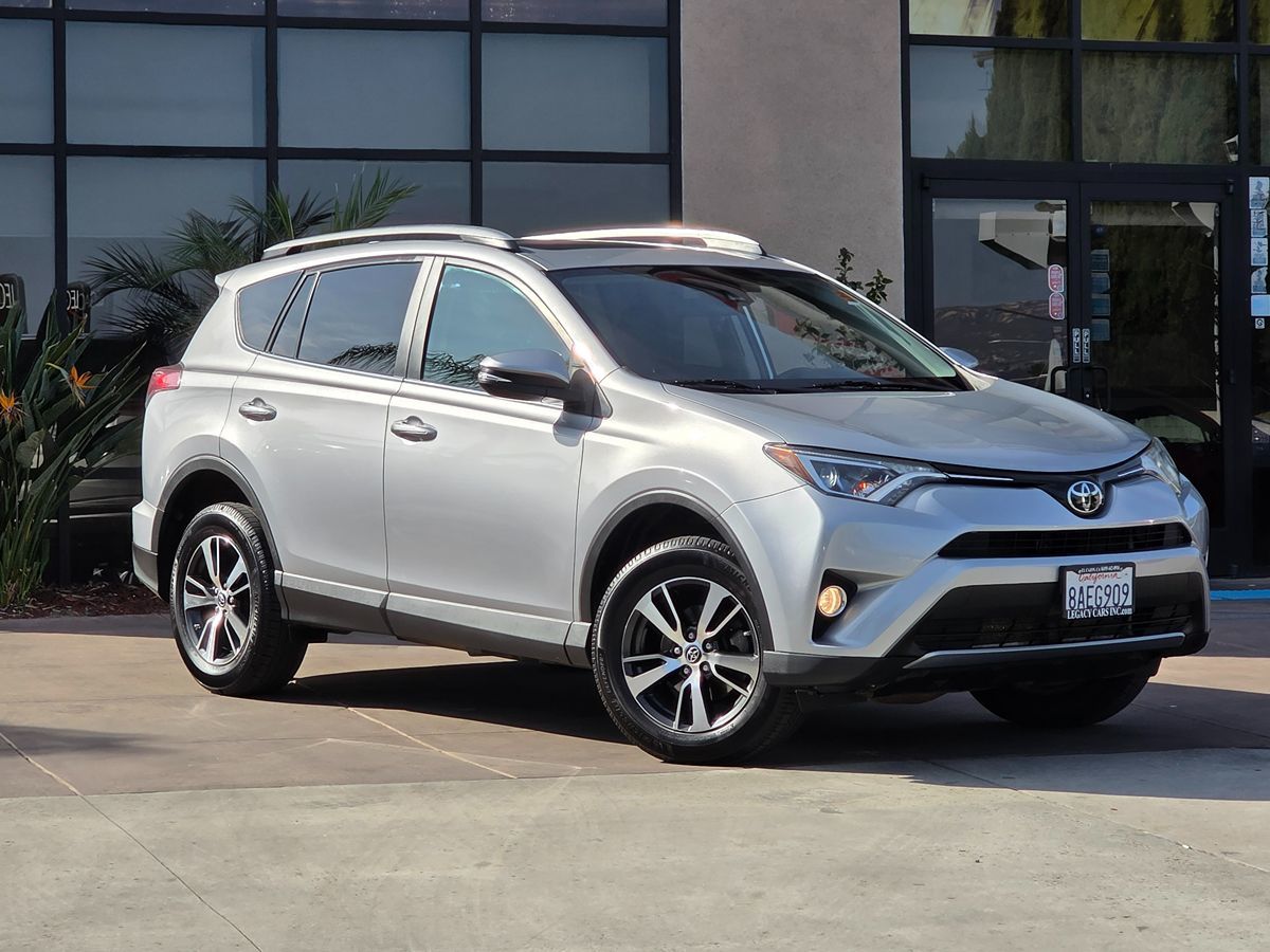 2017 Toyota RAV4 XLE photo 2