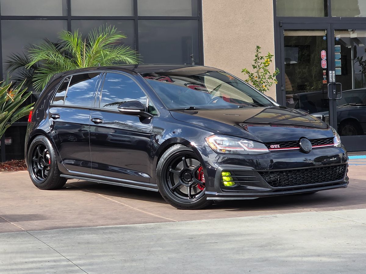 2021 Volkswagen Golf GTI SE photo 2