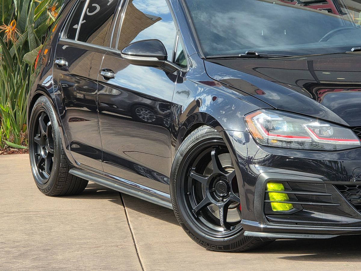 2021 Volkswagen Golf GTI SE photo 3