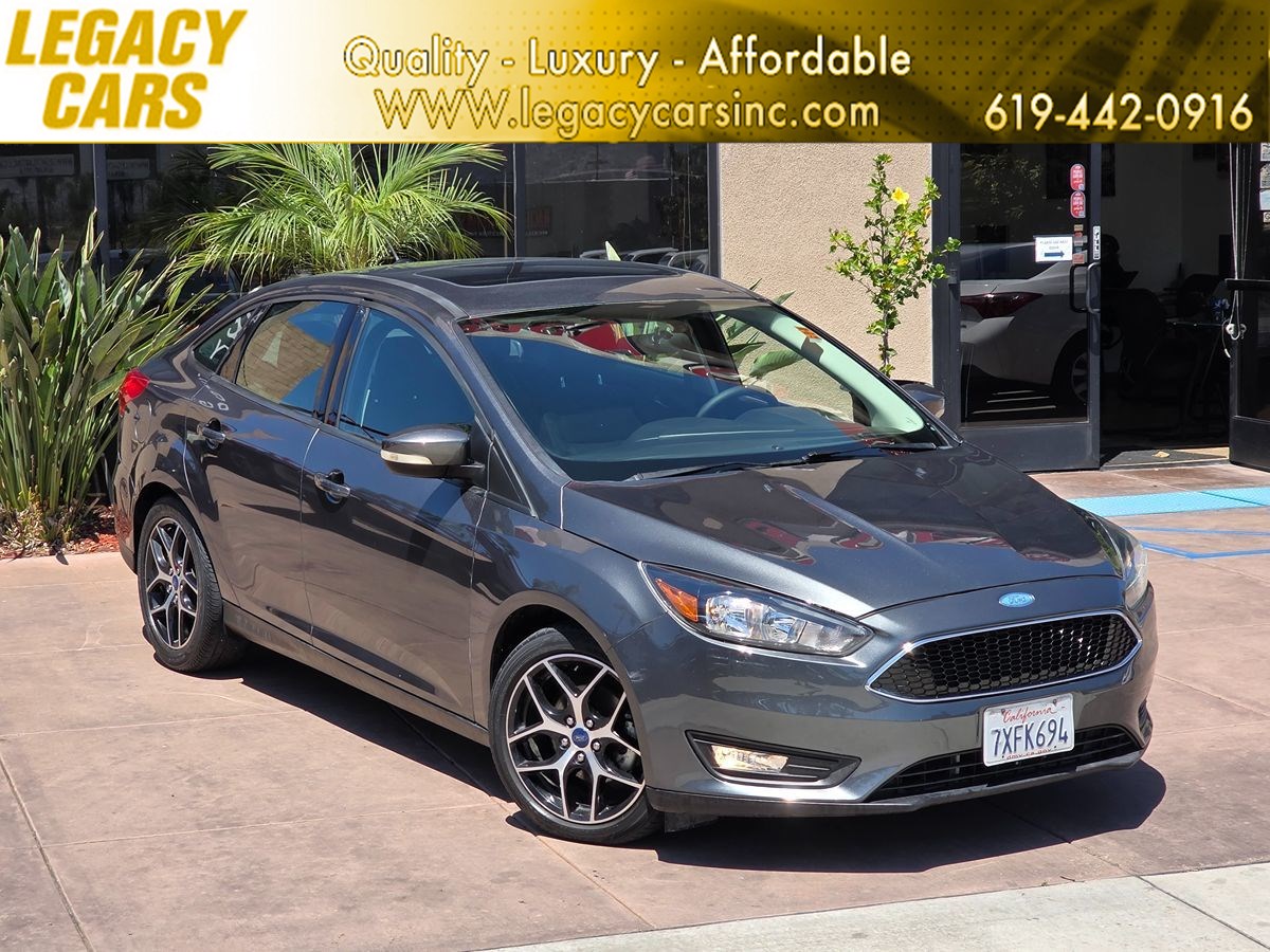 2017 Ford Focus Sedan SEL's photo